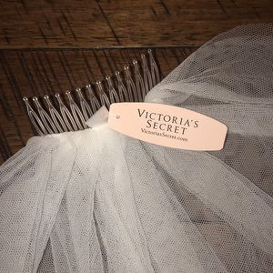 NWT Victoria’s Secret bridal hair clip veil